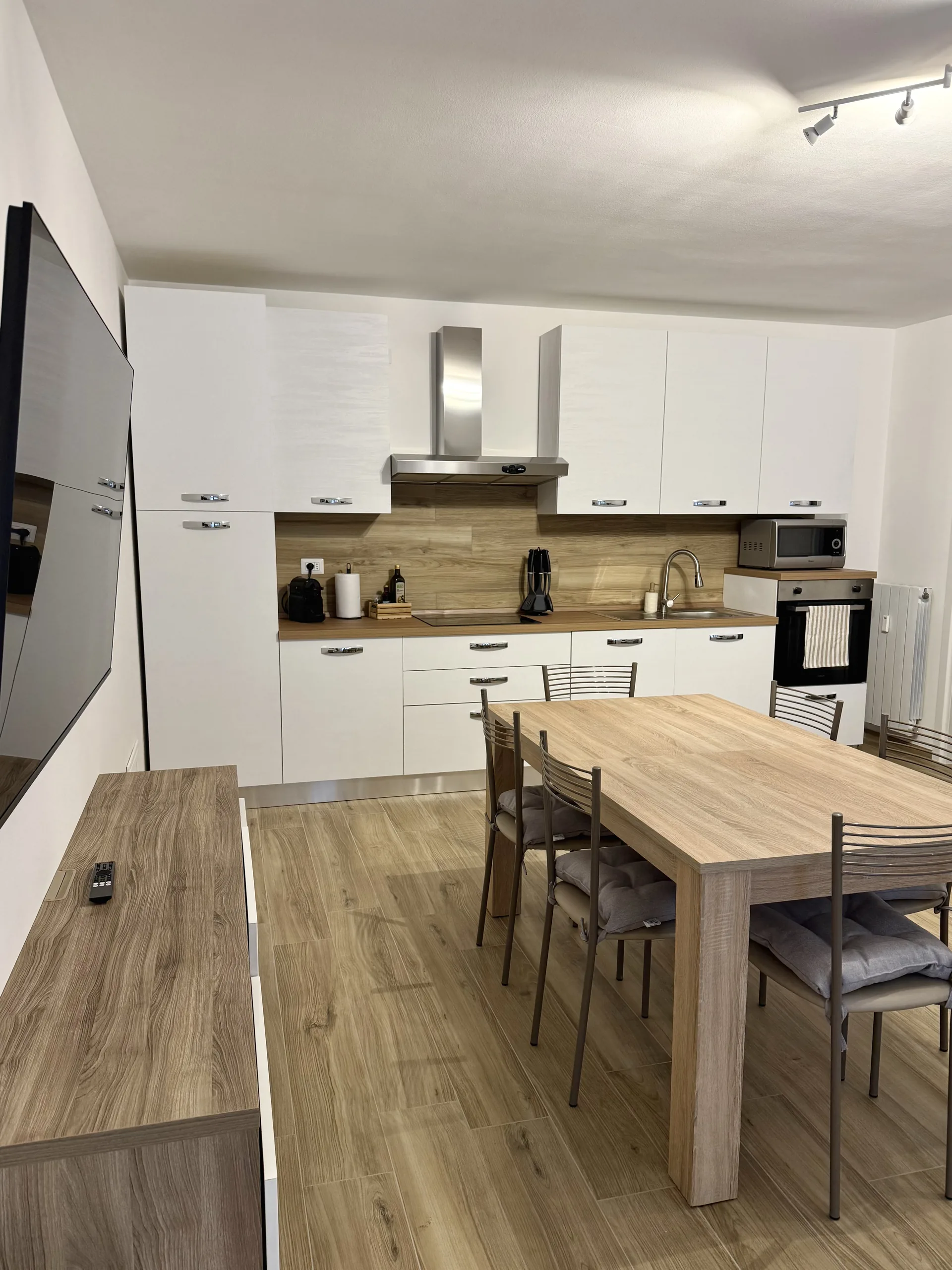 Cucina e zona pranzo Dolce Vetta Valmalenco